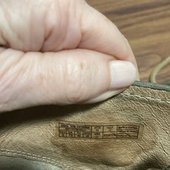 UGG Caleb Lace Up Fringe Leather Woman’s Moccasins. Size 9. - Picture 10 of 10